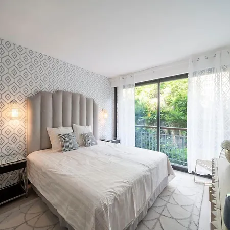 -clr- Charming 3-bedroom In The Heart Of Appartement