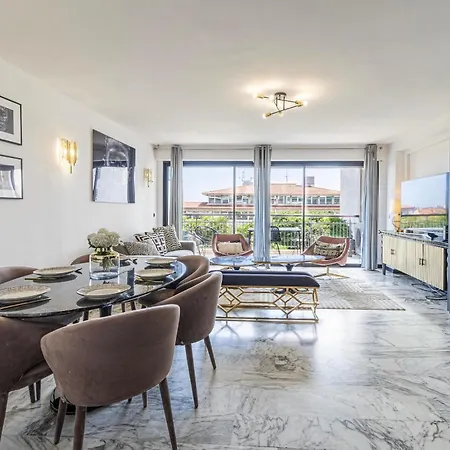 Daire -clr- Charming 3-bedroom In The Heart Of